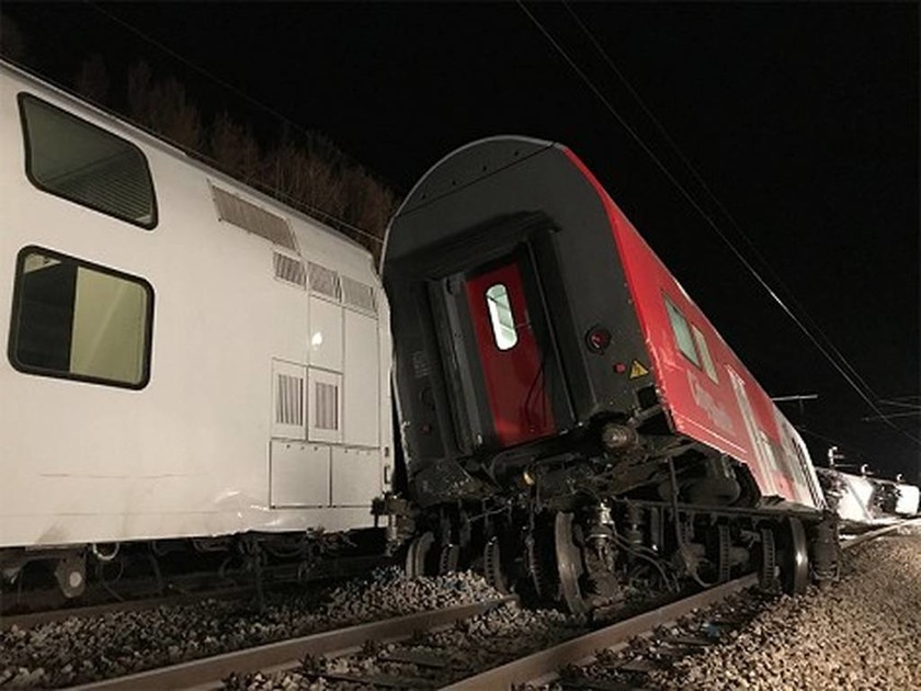 Αυστρία: Σφοδρή σύγκρουση τρένων κοντά στη Βιέννη - Πληροφορίες για πολλούς τραυματίες (Pics)