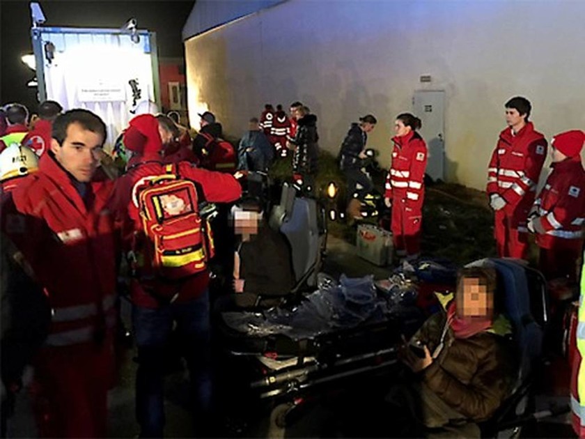 Αυστρία: Σφοδρή σύγκρουση τρένων κοντά στη Βιέννη - Πληροφορίες για πολλούς τραυματίες (Pics)