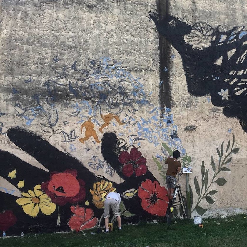 Viral: Η Μητέρα Γη συναντά την κόρη της σε μια τοιχογραφία (Pics)