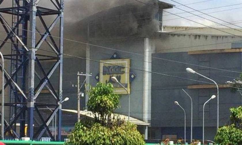 Φιλιππίνες: Πανικός από φωτιά σε εμπορικό κέντρο - Τουλάχιστον 6 τραυματίες και 20 αγνοούμενοι (vid)