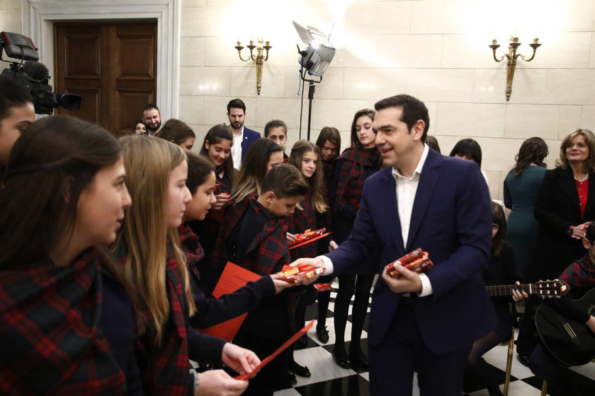 Μαθητές είπαν τα κάλαντα της Χίου στον Πρωθυπουργό (pics)