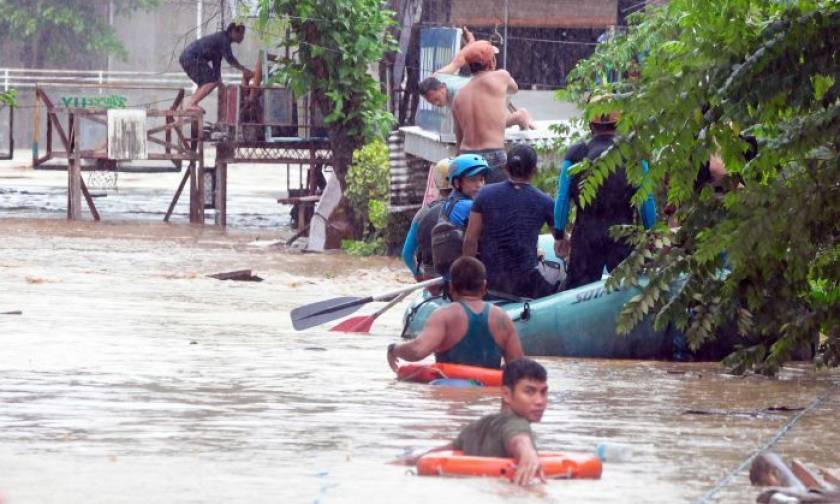 Φιλιππίνες: Τουλάχιστον 133 νεκροί από το πέρασμα τροπικής καταιγίδας (vid)