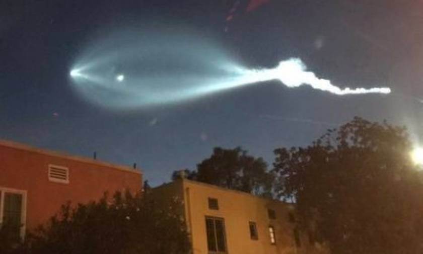 Αναστάτωση στο Λος Άντζελες για μυστηριώδες ιπτάμενο αντικείμενο φώτισε τον ουρανό