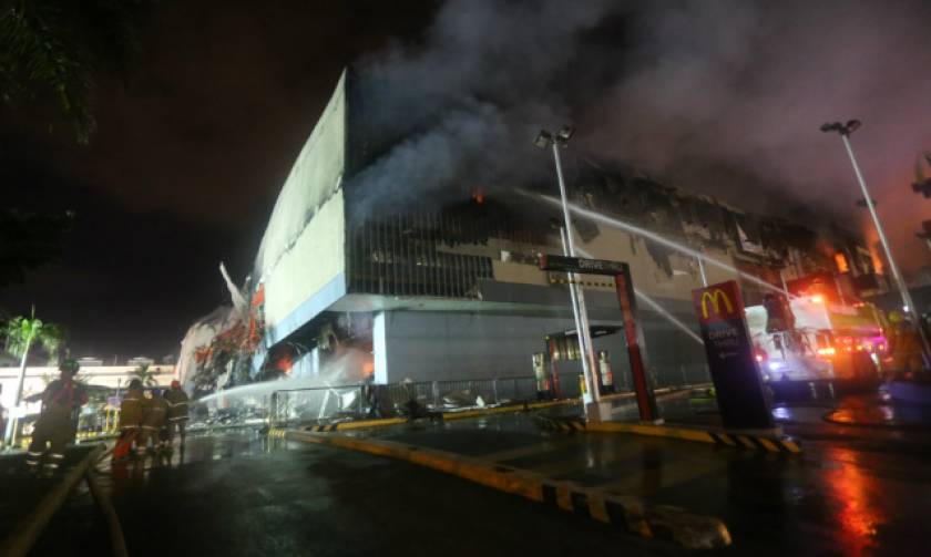 Φιλιππίνες: Φωτιά σε εμπορικό κέντρο - Φόβοι για δεκάδες νεκρούς (pics+vid)