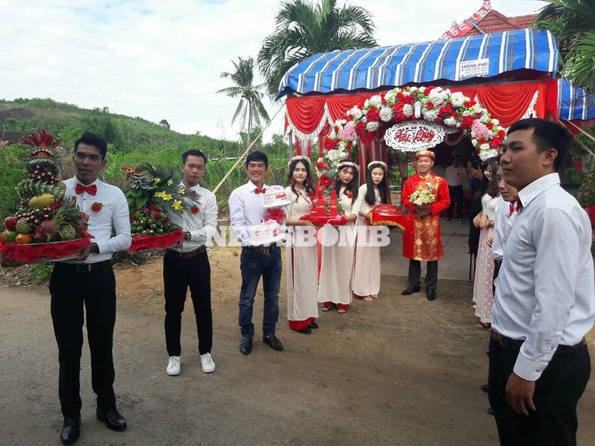 Όταν η Ασία συναντά τη Δύση - Παραδοσιακός βιετναμέζικος γάμος την Παραμονή των Χριστουγέννων (pics)