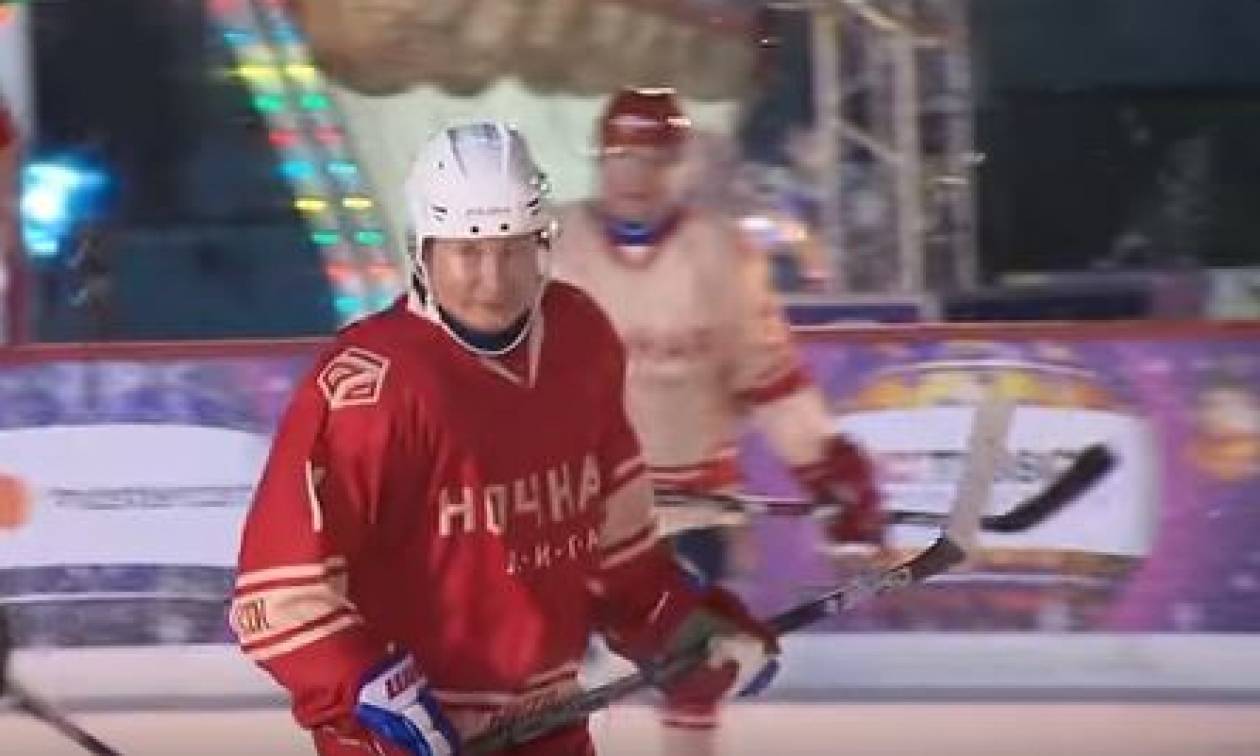 O Πούτιν έπαιξε χόκεϊ στη χριστουγεννιάτικη Κόκκινη Πλατεία! (vid)