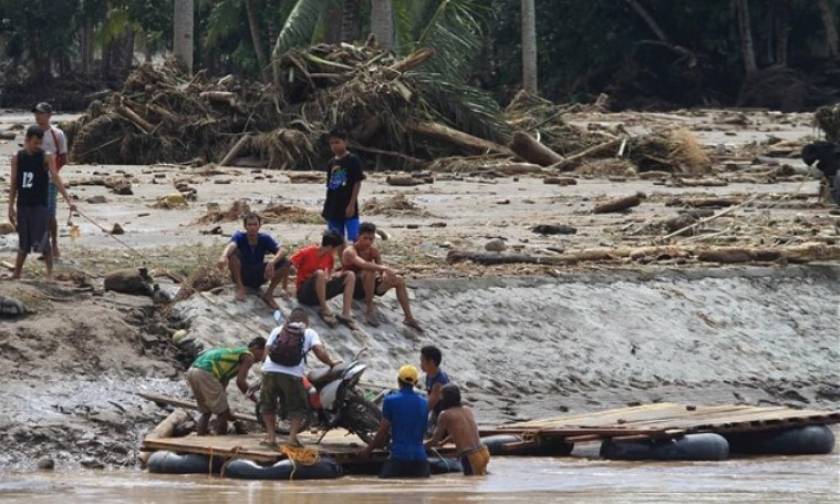 Τουλάχιστον 240 οι νεκροί από τη φονική καταιγίδα στις Φιλιππίνες