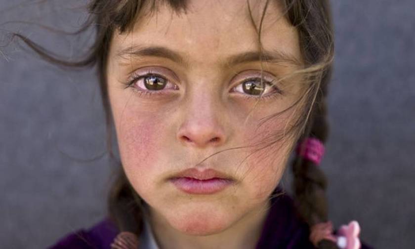 Η ήσυχη μελαγχολία ενός προσφυγόπουλου: Η φωτογραφία που βράβευσε η UNICEF