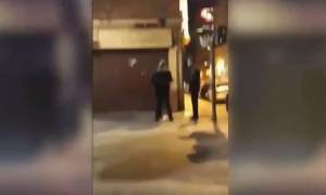 Βίντεο σοκ: Αστυνομικός χαστουκίζει και ρίχνει στο έδαφος μια γυναίκα