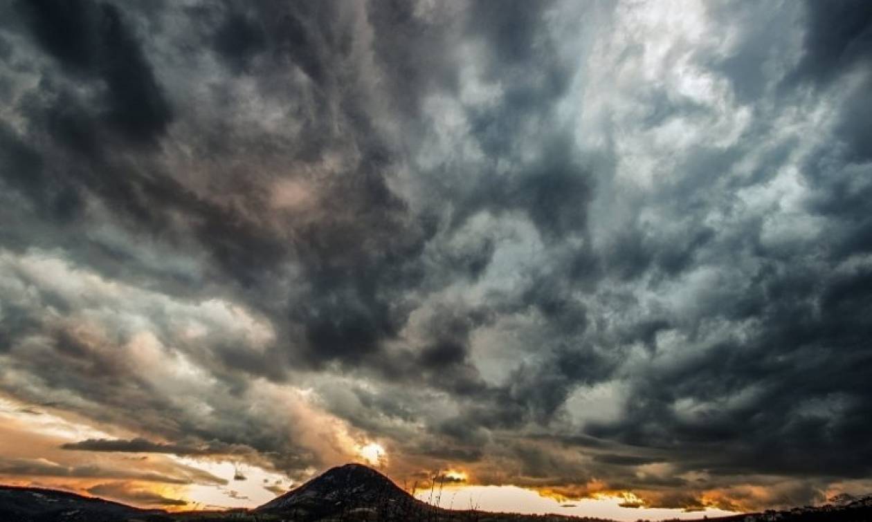 Μαγευτικές εικόνες από τον Κρητικό ουρανό που μαγνητίζουν το βλέμμα