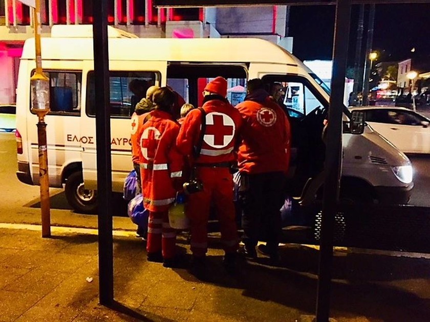 Ελληνικός Ερυθρός Σταυρός: Στήριγμα για τους άστεγους στο κέντρο της Αθήνας (pics)