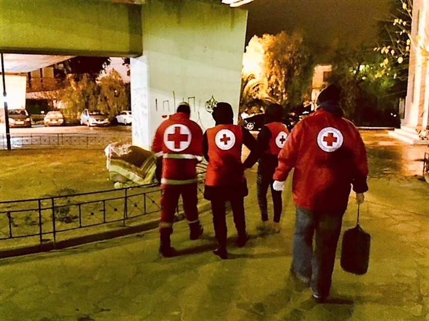 Ελληνικός Ερυθρός Σταυρός: Στήριγμα για τους άστεγους στο κέντρο της Αθήνας (pics)