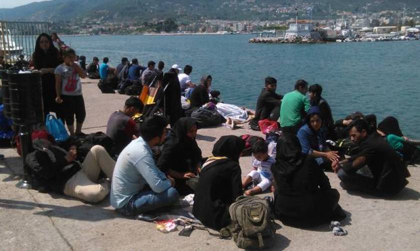 Περισσότεροι από 4.000 πρόσφυγες και μετανάστες έφυγαν από τα νησιά για την ενδοχώρα