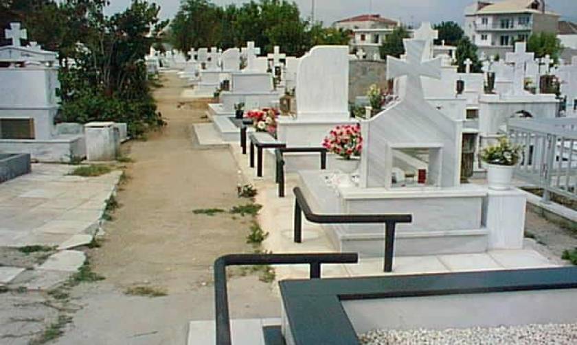 Σοκ στη Λαμία: Προσπάθησε να αυτοκτονήσει μέσα σε νεκροταφείο