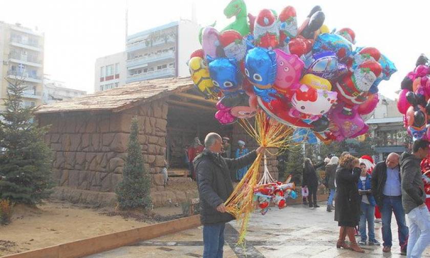 Χαρούμενη και γιορτινή η ατμόσφαιρα στο κέντρο της Πάτρας (pics)