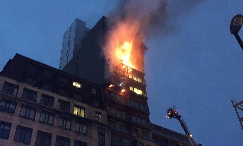 Συναγερμός στη Βρετανία: Τεράστια πυρκαγιά σε εννιαόροφο κτήριο στο Μάντσεστερ (Pics+Vids)