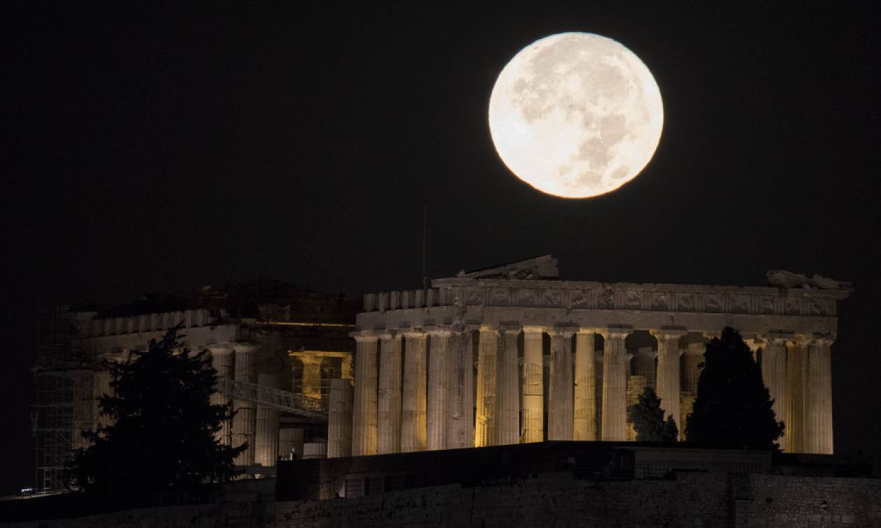 Σούπερ Σελήνη: Με το «καλημέρα» το 2018 φέρνει τη μεγαλύτερη και φωτεινότερη πανσέληνο του έτους!