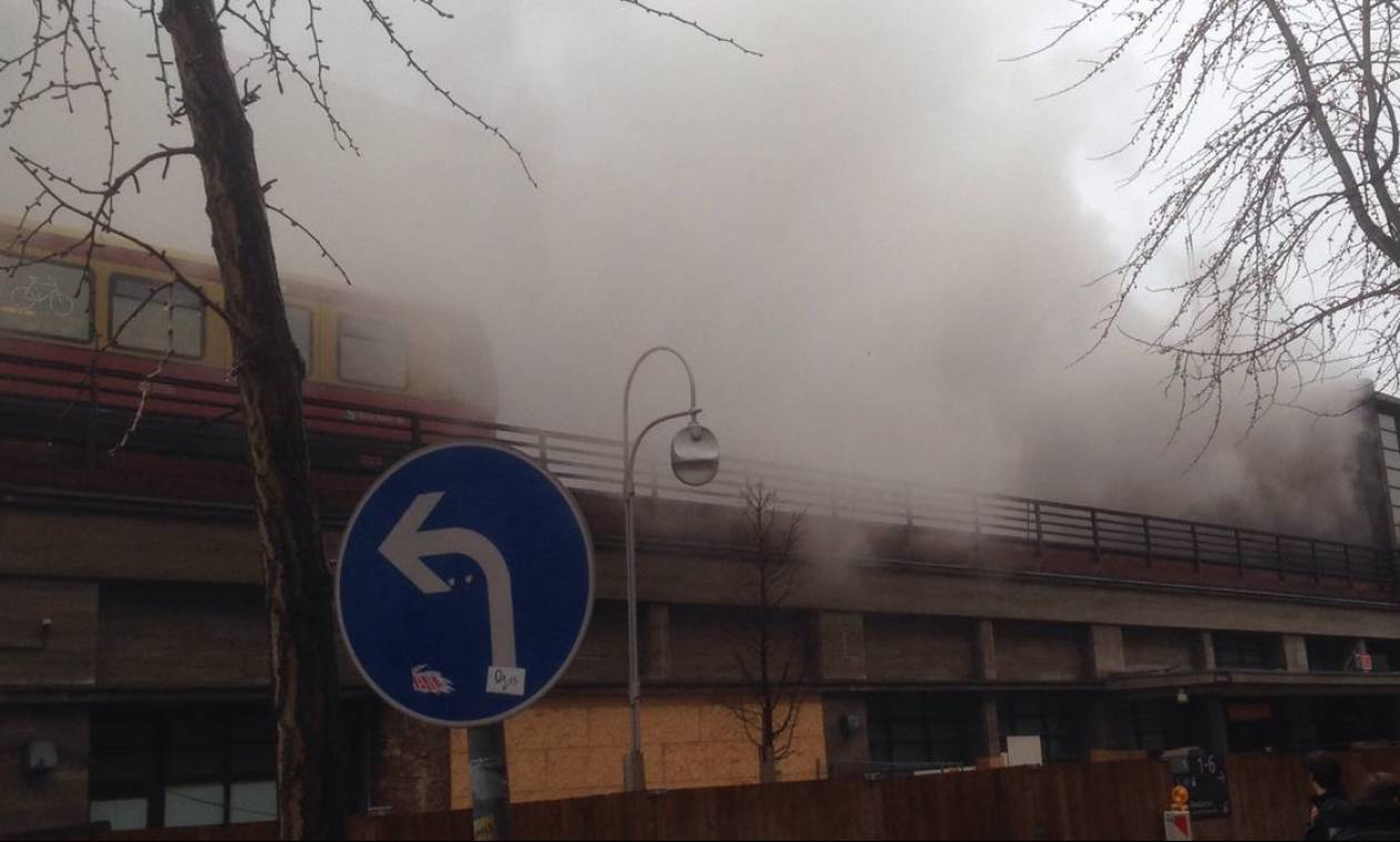 Γερμανία: Έσβησε η πυρκαγιά στο σιδηροδρομικό σταθμό του Βερολίνου – Τουλάχιστον ένας τραυματίας