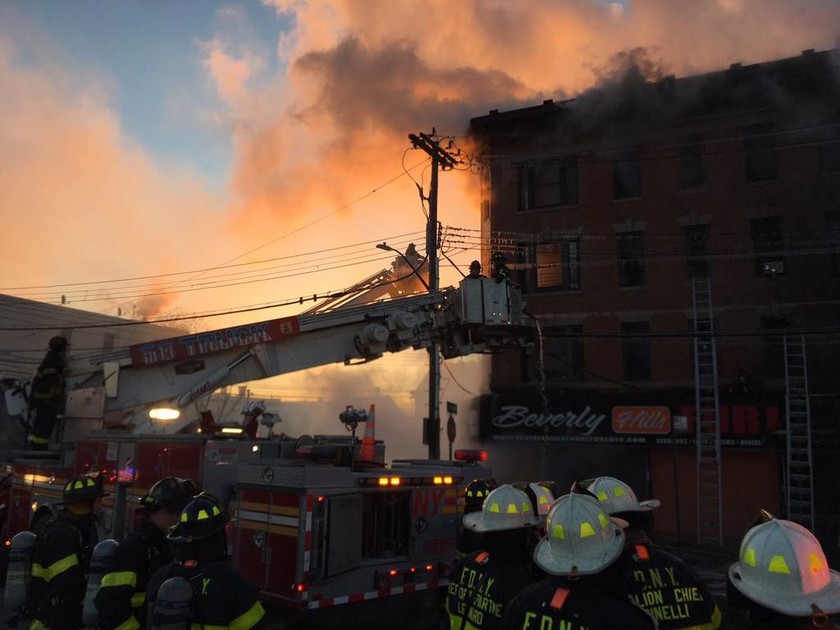 ΕΚΤΑΚΤΟ: Νέα Υόρκη: Νέα μεγάλη πυρκαγιά σε πολυκατοικία στο Μπρονξ - Πολλοί τραυματίες (Pics+Vids)