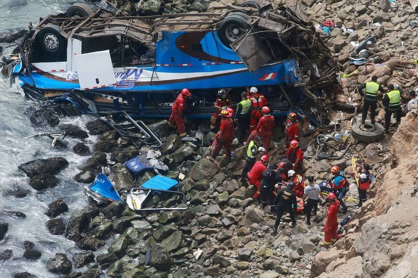 Τραγωδία στο Περού: Τουλάχιστον 25 νεκροί από πτώση λεωφορείου στη «Χαράδρα του Διαβόλου» (Pics+Vid)