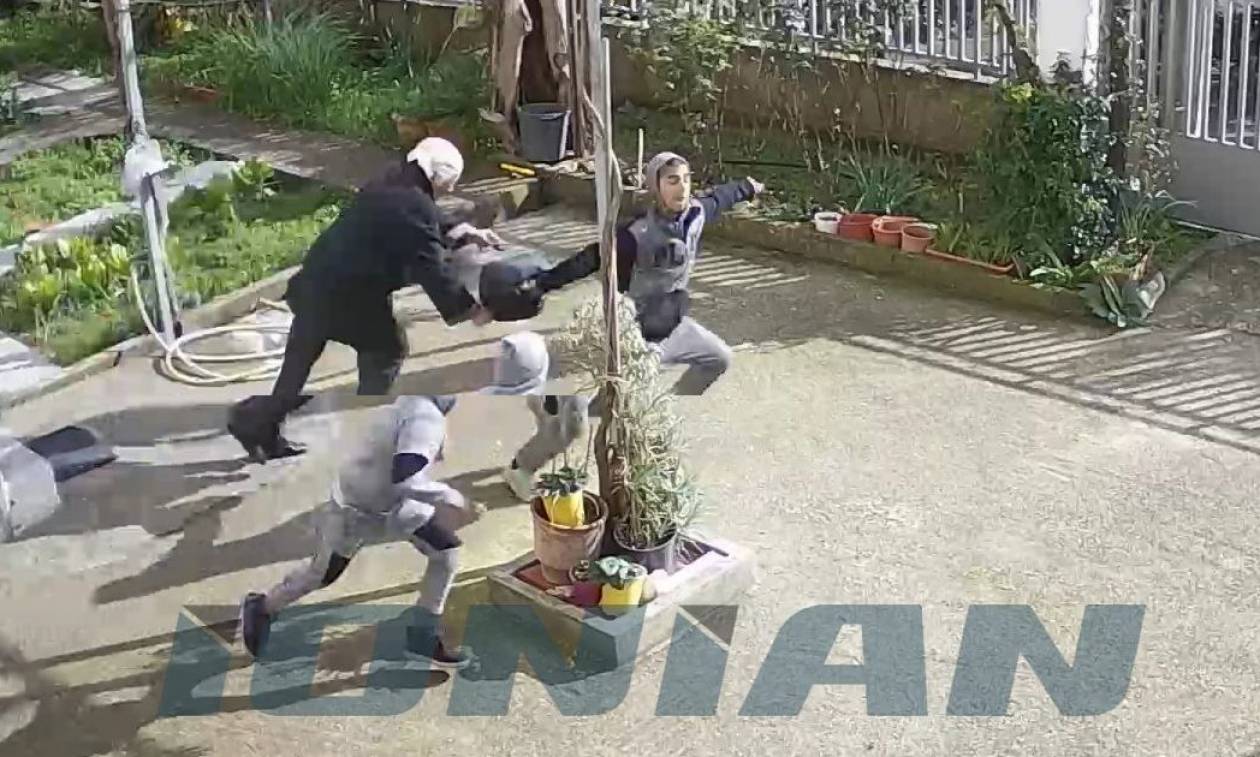 Βίντεο – ντοκουμέντο: Ανήλικοι ρομά χτυπούν ηλικιωμένη για να τη ληστέψουν (Σκληρές εικόνες)