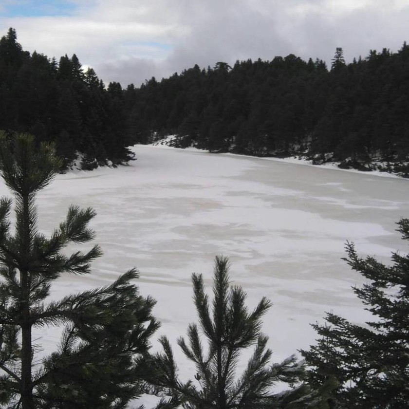 Παγωμένη η λίμνη Δασίου 