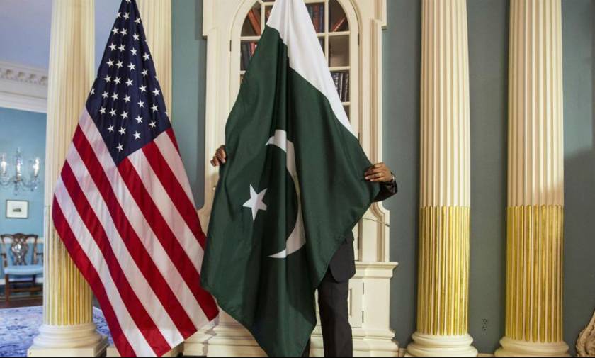 Οι ΗΠΑ αναστέλλουν τη χορήγηση στρατιωτικής οικονομικής βοήθειας στο Πακιστάν