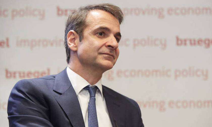 Mitsotakis says government must present united position on Skopje name