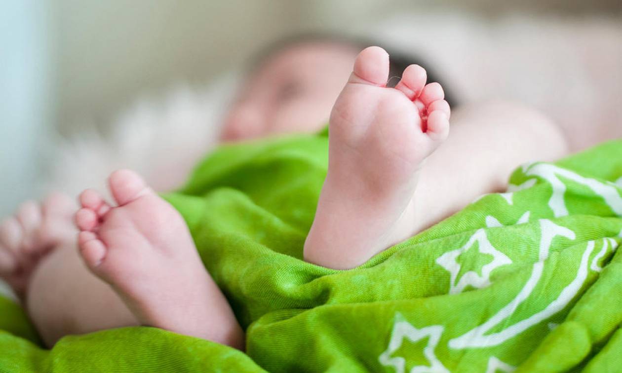ΣΟΚ: Ρατσιστικός οχετός για νεογέννητο μωράκι στην Αυστρία (Pics+Vid)