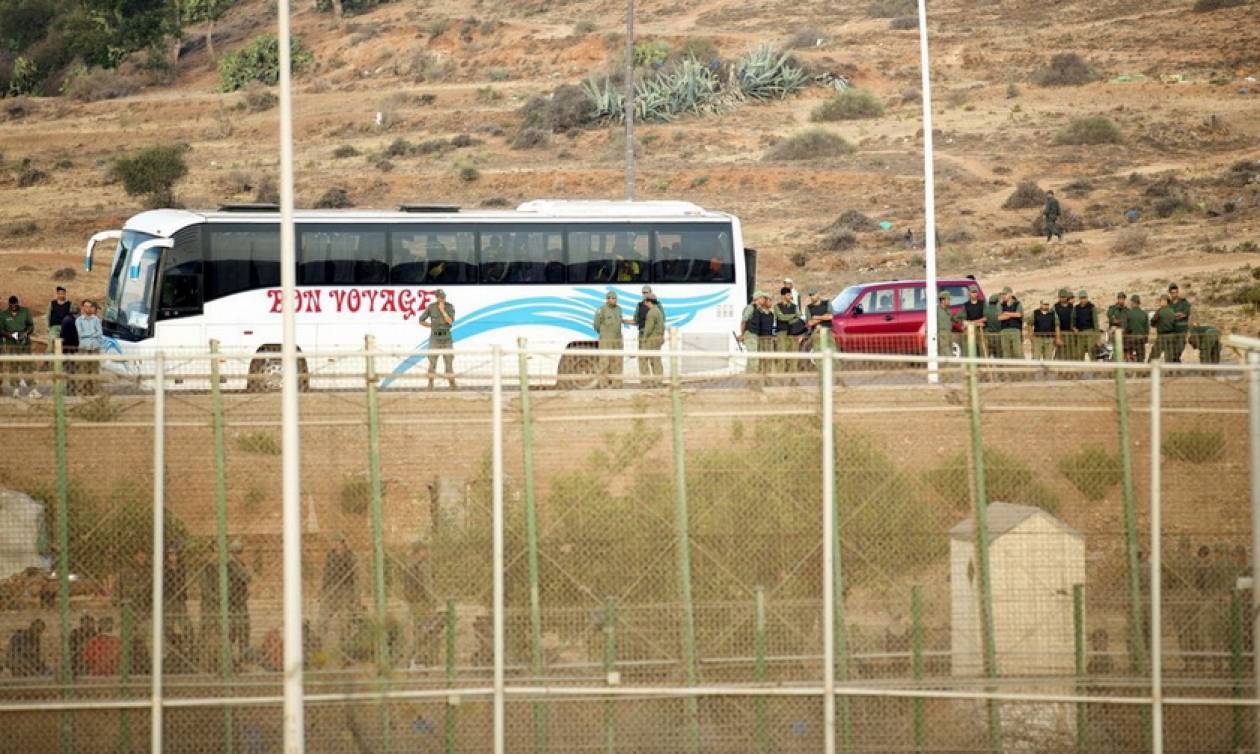 Ισπανία: Πάνω από 200 Αφρικανοί μετανάστες πέρασαν από τη μεταλλική περίφραξη στο θύλακα της Μελίγια