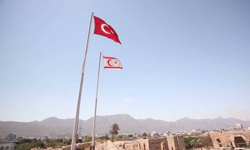 Guardian: Οι Τουρκοκύπριοι φοβούνται τον σφιχτό εναγκαλισμό της Άγκυρας