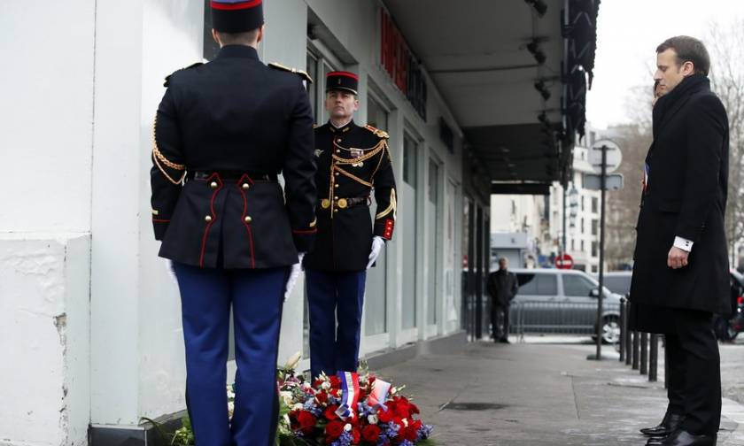 Τρία χρόνια μετά την τρομοκρατική επίθεση η Γαλλία τιμά τα θύματα του Charlie Hebdo (pics)