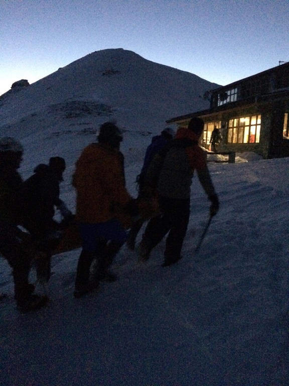Καρέ καρέ η επιχείρηση διάσωσης της 35χρονης ορειβάτισσας στον Όλυμπο (pics&vid)