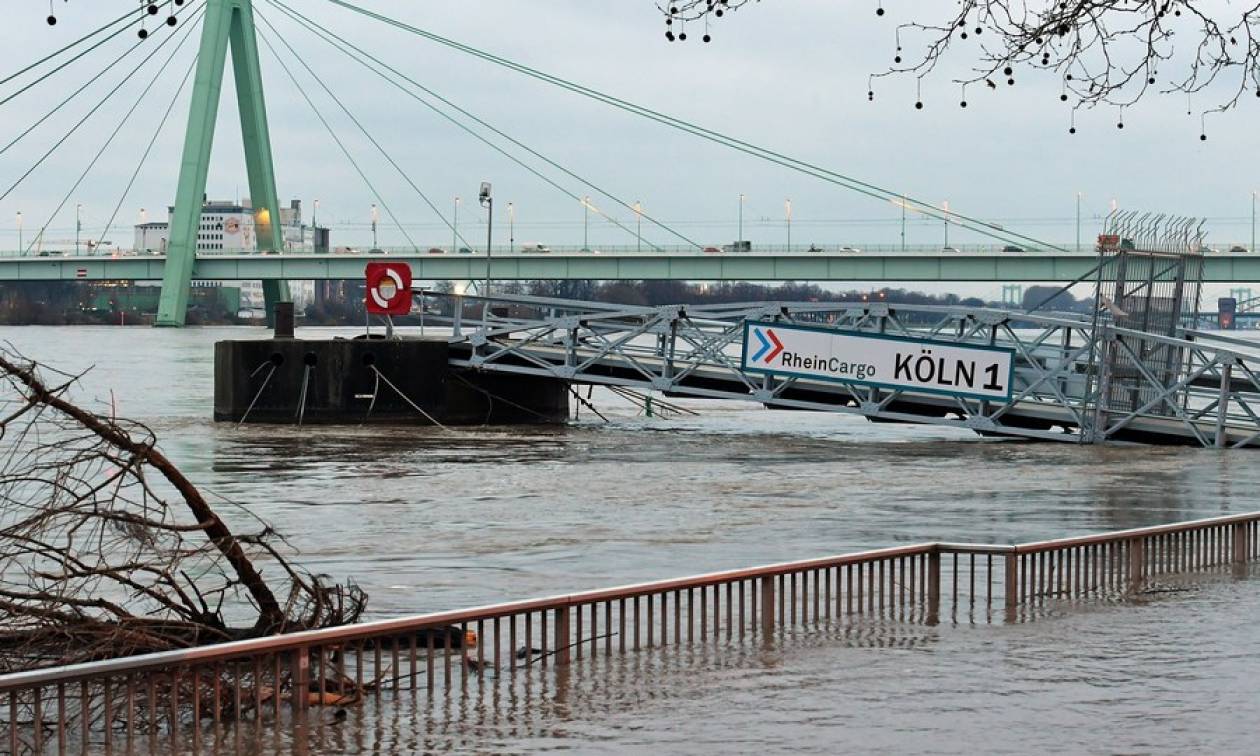 Γερμανία: Ανεβαίνει επικίνδυνα η στάθμη του Ρήνου (pics)