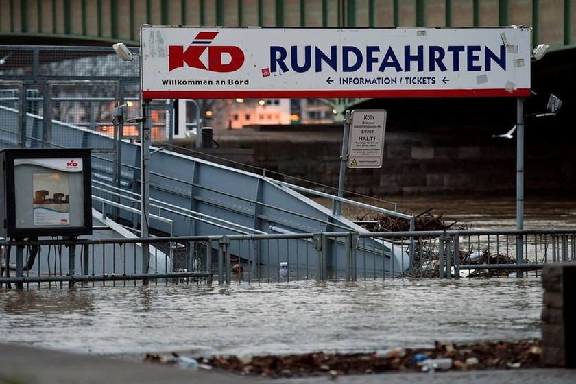 Γερμανία: Ανεβαίνει επικίνδυνα η στάθμη του Ρήνου (pics)