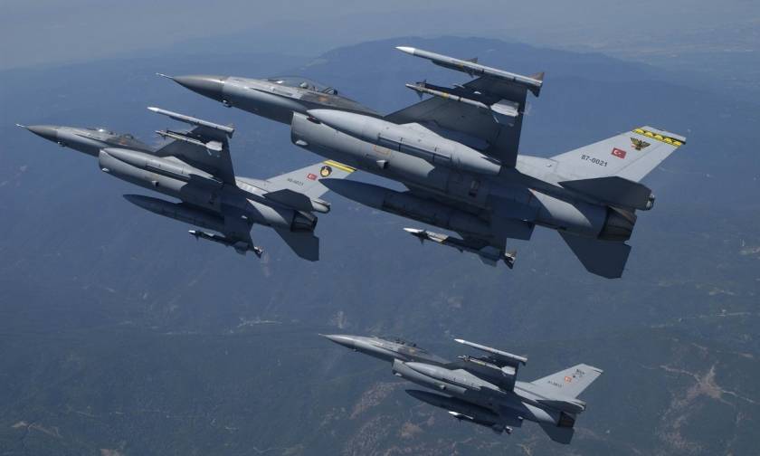 Νέο μπαράζ παραβιάσεων και εικονική αερομαχία με οπλισμένα τουρκικά μαχητικά στο Αιγαίο