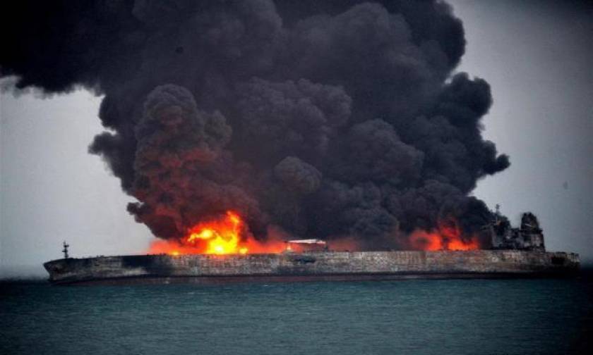 Νότια Κορέα: Η φωτιά στο ιρανικό δεξαμενόπλοιο μπορεί να κρατήσει ένα μήνα