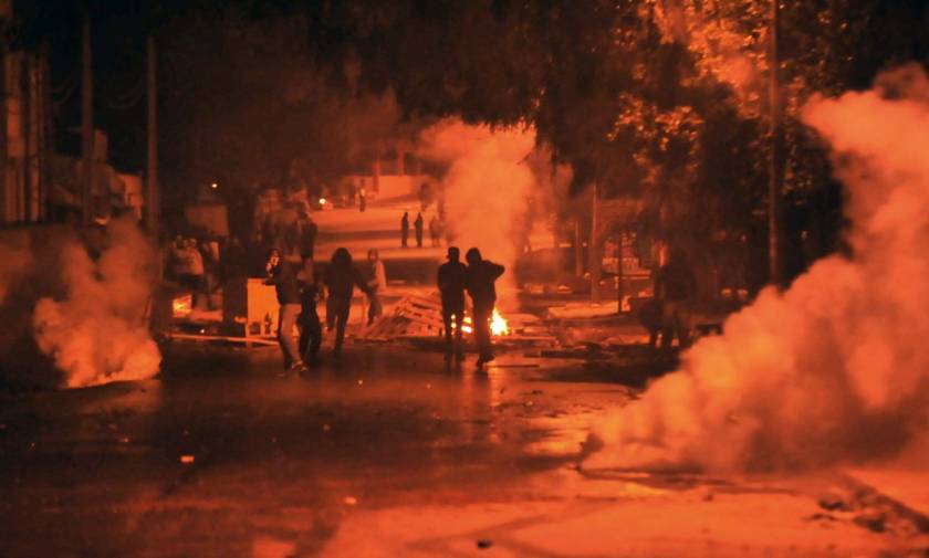 Νέες συγκρούσεις σε πολλές πόλεις της Τυνησίας