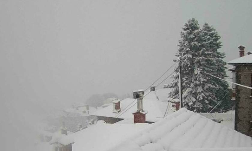 Καιρός: Χιονιάς σαρώνει τη βόρεια Ελλάδα - Προσοχή! Έρχονται και στην Αττική έντονα φαινόμενα