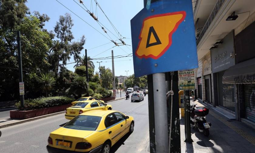 Traffic restrictions in central Athens suspended on Monday due to strikes