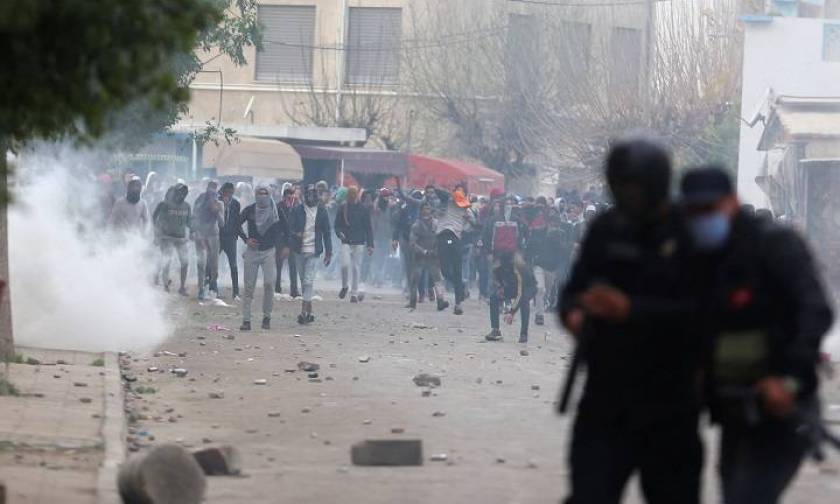 Τυνησία: Αστυνομική επέμβαση με δακρυγόνα σε συνοικία της Τύνιδας