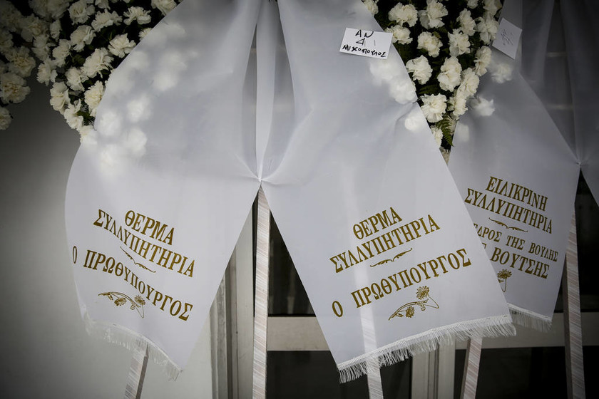 Ράγισαν καρδιές στην κηδεία του Θοδωρή Μιχόπουλου: Συντετριμμένος ο Αλέξης Τσίπρας