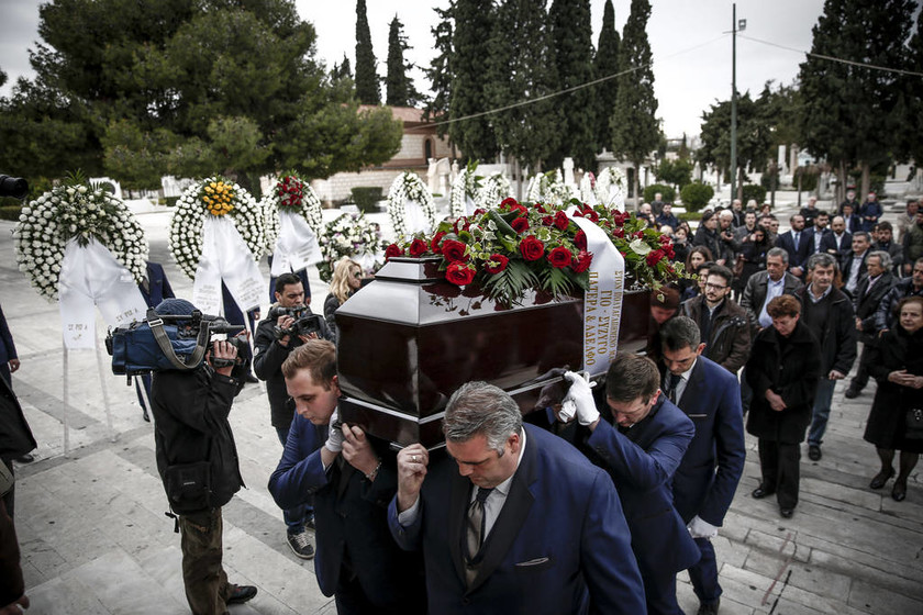 Ράγισαν καρδιές στην κηδεία του Θοδωρή Μιχόπουλου: Συντετριμμένος ο Αλέξης Τσίπρας