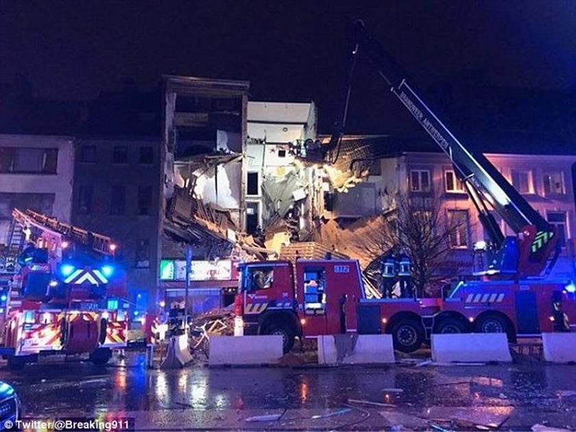 Βέλγιο: Τραυματίες και καταρρεύσεις σπιτιών από έκρηξη στην Αμβέρσα (pics)