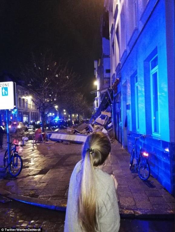 Βέλγιο: Ισχυρή έκρηξη στην Αμβέρσα – Κατέρρευσε πολυκατοικία (Pics+Vids)