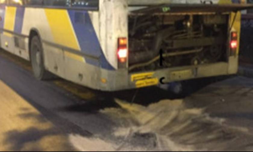 Καταγγελία σοκ: Εξερράγη η μηχανή λεωφορείου στην Πατησίων (pics)
