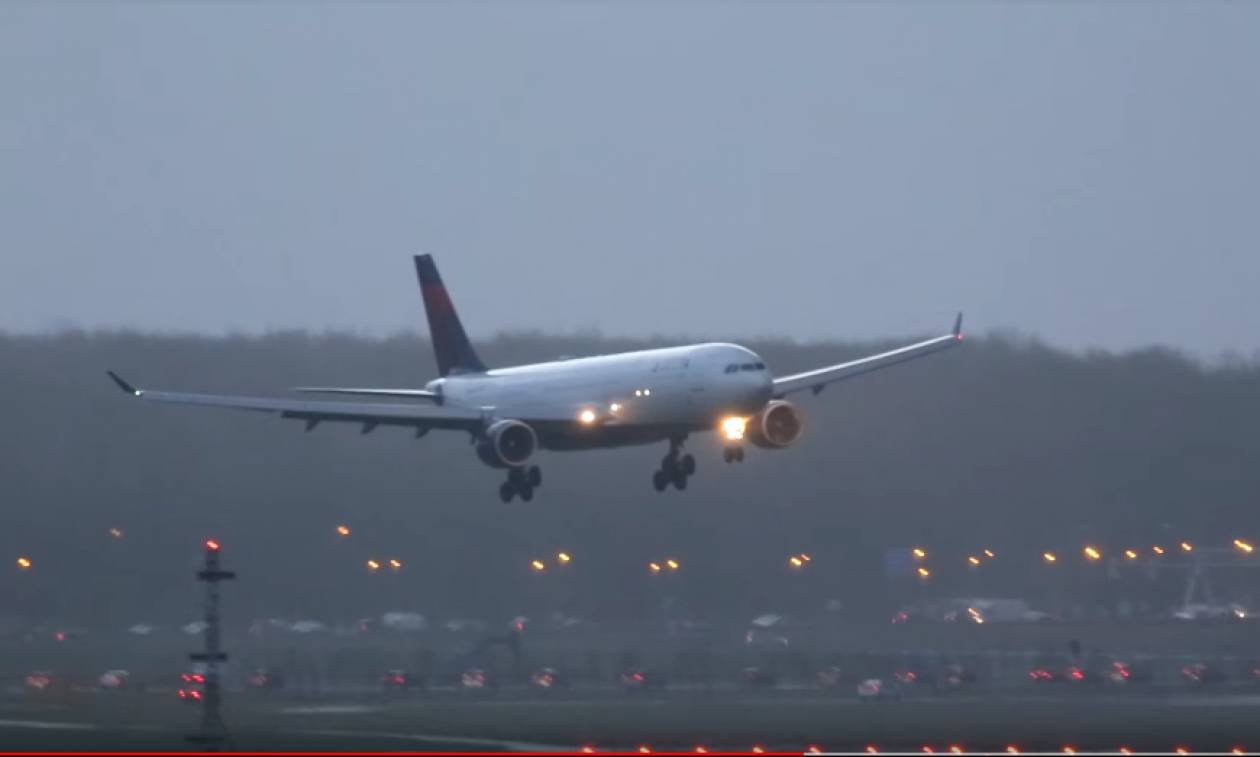 Σφοδροί άνεμοι σαρώνουν την Ολλανδία: Ακυρώθηκαν όλες οι πτήσεις στο Άμστερνταμ - Δείτε βίντεο