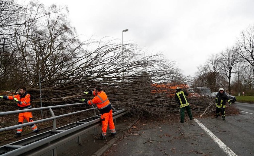 Νεκροί και καταστροφές από την καταιγίδα «Φρειδερίκη» που σαρώνει στην Ευρώπη (pics+vids)