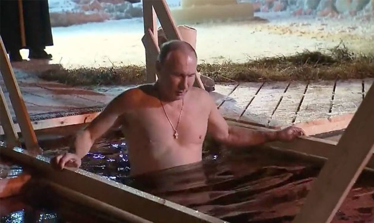 Ρωσία - Θεοφάνεια: Ο Πούτιν «βαπτίστηκε» ξανά στα παγωμένα νερά της λίμνης Σέλιγκερ (Vid)