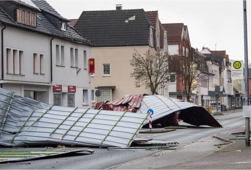 Καταιγίδα «Φρειδερίκη»: Στους 11 ο αριθμός των νεκρών στη Βόρεια Ευρώπη (Pics+Vids)